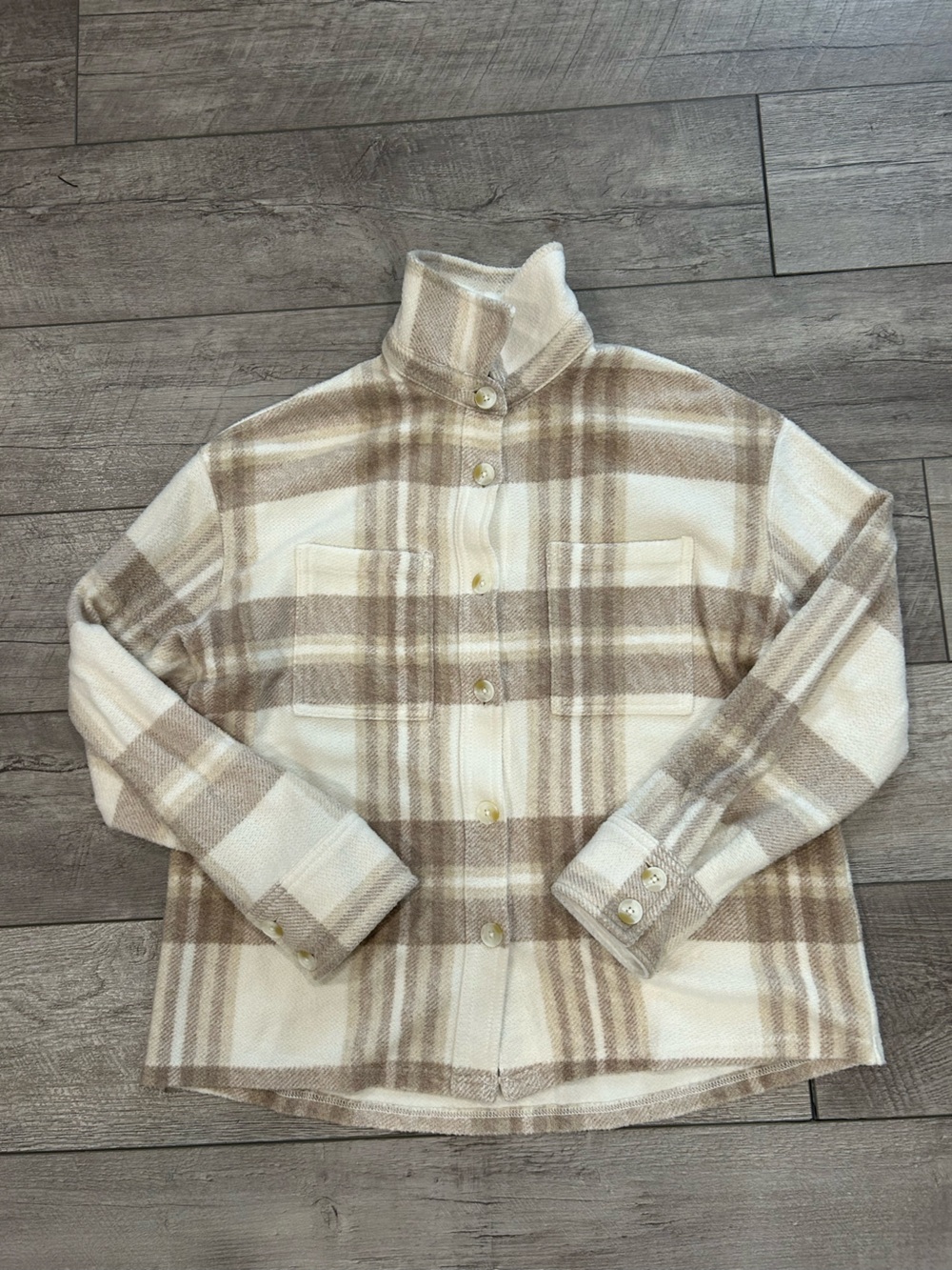 American Eagle Beige and Cream Plaid Button-Up Shirt Jacket